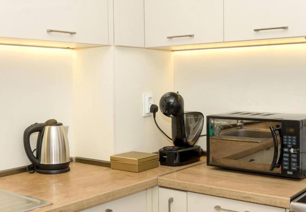 וארנה Modern Bright Apartment Close To City Center And Grand Mall מראה חיצוני תמונה