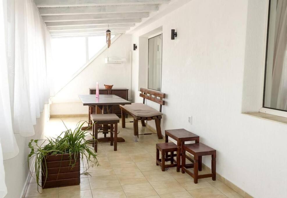 וארנה Modern Bright Apartment Close To City Center And Grand Mall מראה חיצוני תמונה