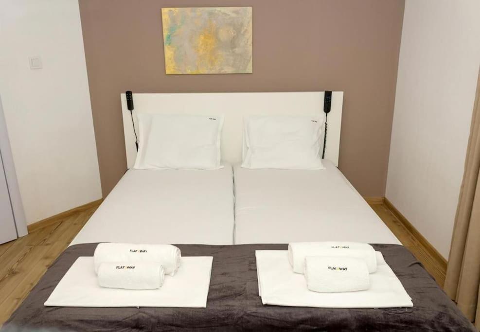 וארנה Modern Bright Apartment Close To City Center And Grand Mall מראה חיצוני תמונה