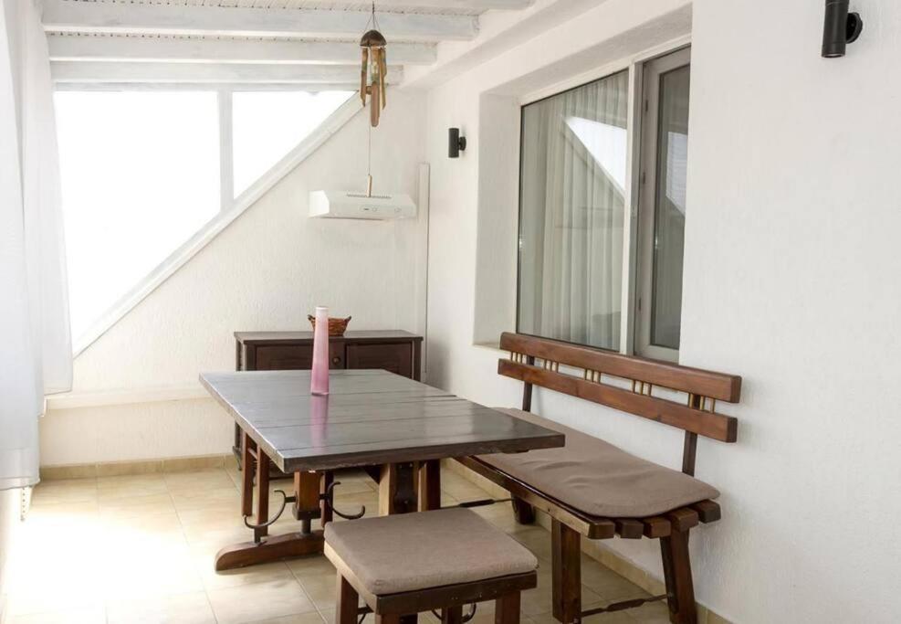 וארנה Modern Bright Apartment Close To City Center And Grand Mall מראה חיצוני תמונה